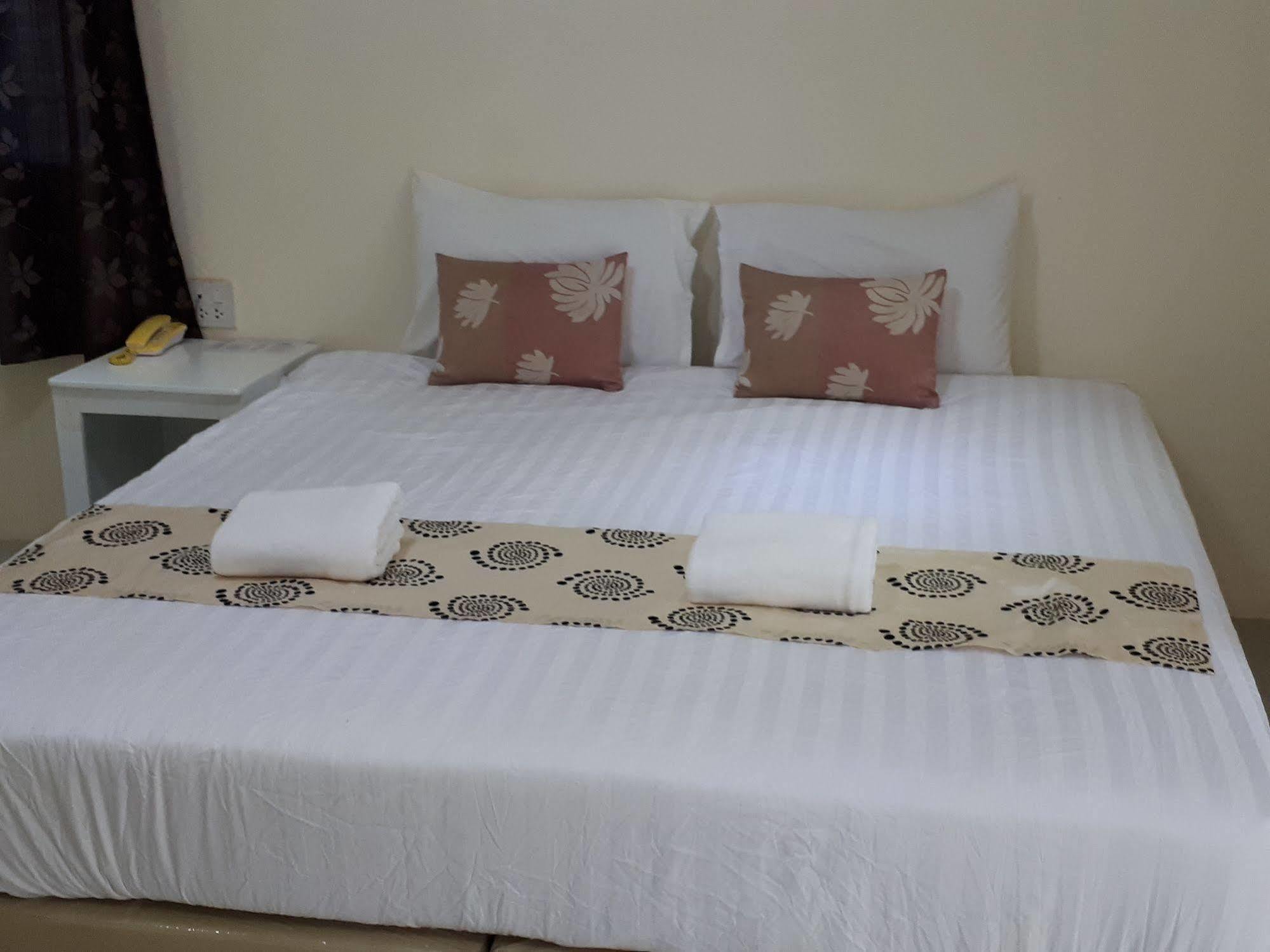 Lake Scene Resort Ratchaburi Экстерьер фото
